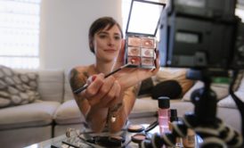 female beauty blogger streaming online