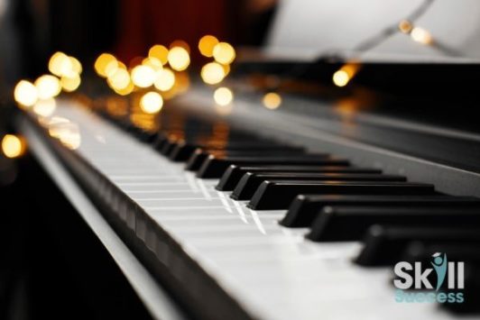 Learn to play the piano in just 30 minutes per week. Practice videos included!