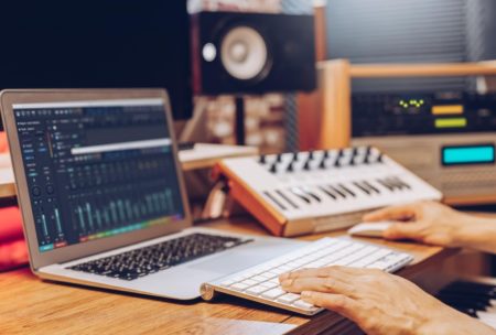 Learn how to create three full tracks with Logic Pro X from the ground up and from scratch in this Logic Pro X masterclass