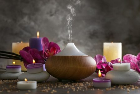 Complete Guide To Essential Oils and Aromatherapy