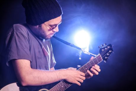 Guitar: Start Playing Solo Guitar The Simple Way