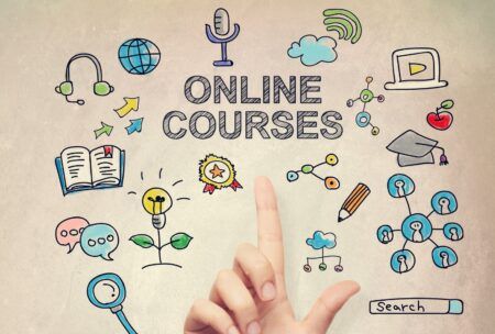 hand pointing to online course concept