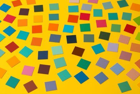 Vibrant squares on a yellow backdrop, representing the dynamic elements of a project management course